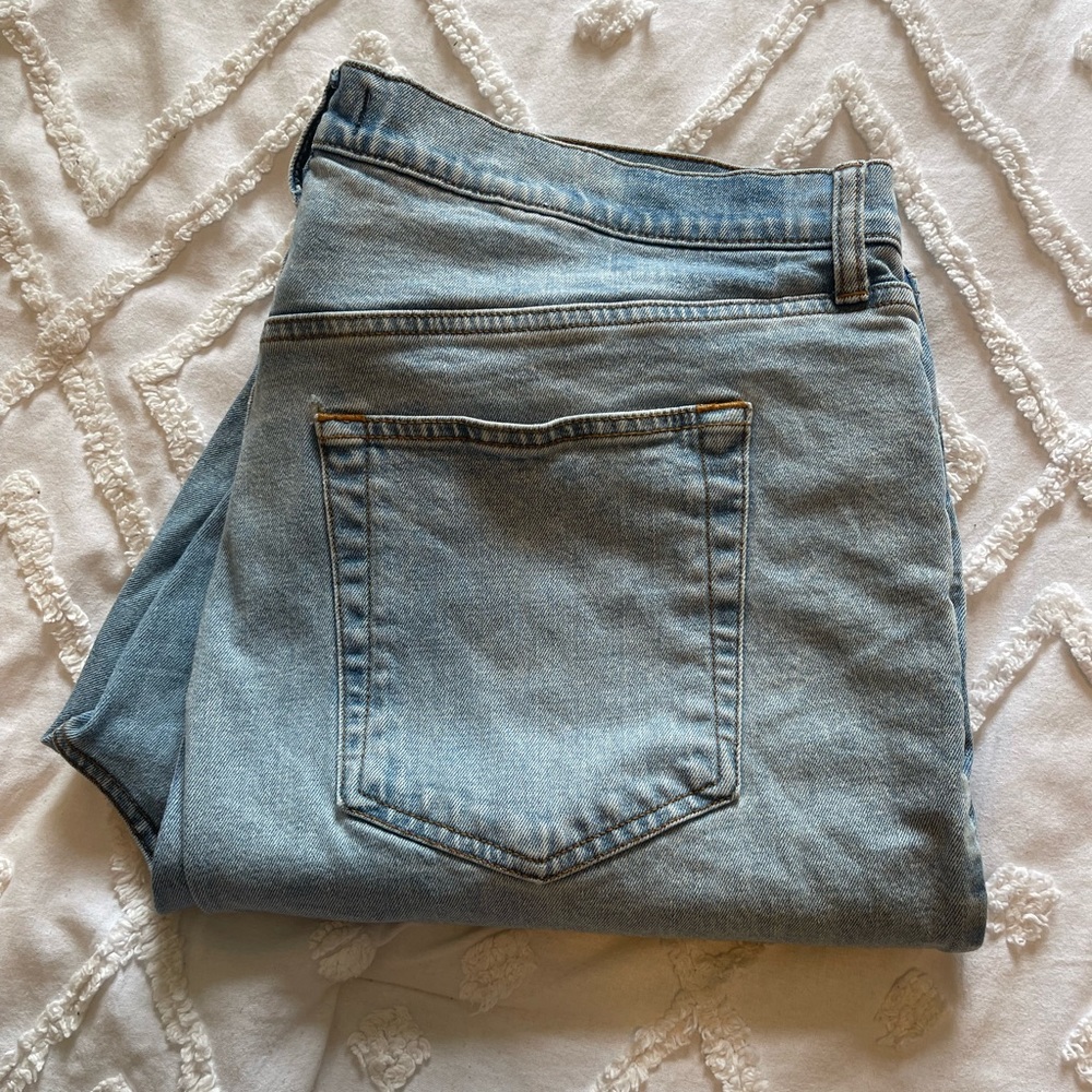 Abercrombie and Fitch 90s slim straight ultra high rise jeans in light wash